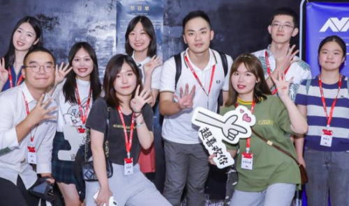 我们差点吵散，然后才真正认识